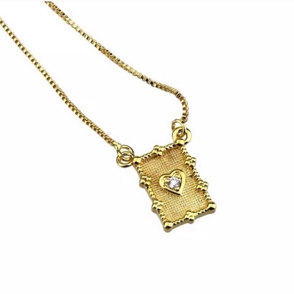 18k Gold Heart Plaque Necklace - Picture 2 of 8